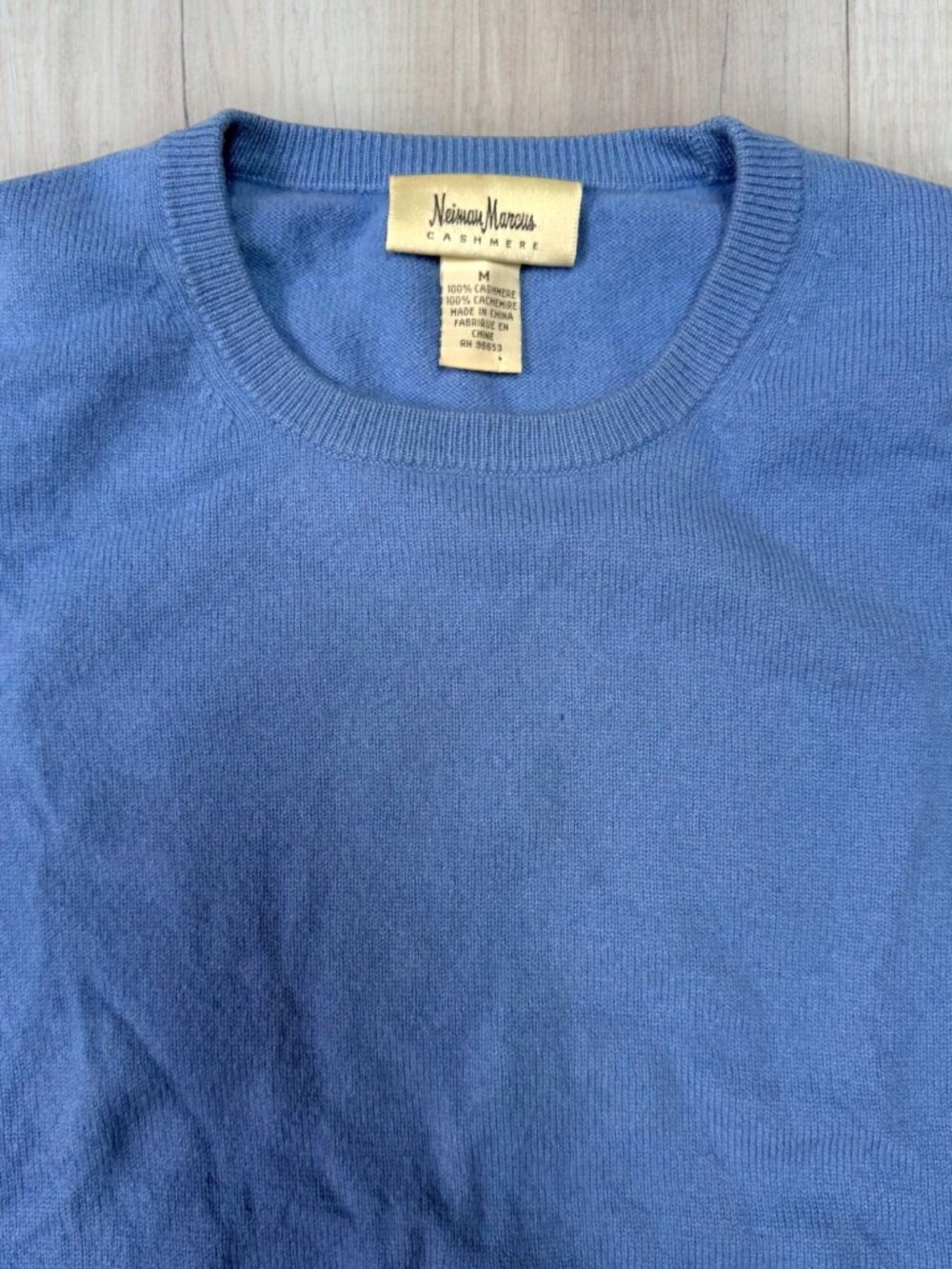 Neiman Marcus Cashmere Sweater Womens M Blue Short Sleeve Crewneck 100% Cashmere - Picture 2 of 3